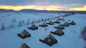 Aurora Pyramid Glass Igloos